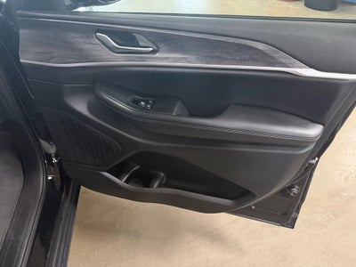 2023 Jeep Grand Cherokee Limited w/Preferred Pkg