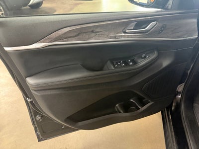2023 Jeep Grand Cherokee Limited w/Preferred Pkg