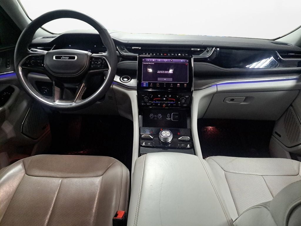 2023 Jeep Grand Cherokee Overland w/Rear Seat Video Pkg
