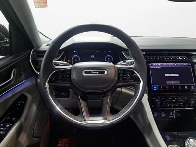 2023 Jeep Grand Cherokee Overland w/Rear Seat Video Pkg