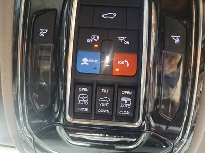 2023 Jeep Grand Cherokee Overland w/Rear Seat Video Pkg