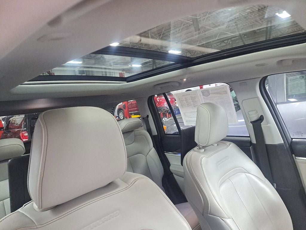 2023 Jeep Grand Cherokee Overland w/Rear Seat Video Pkg