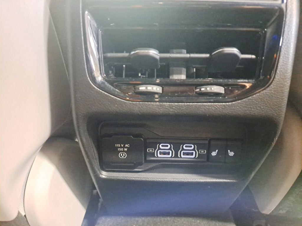 2023 Jeep Grand Cherokee Overland w/Rear Seat Video Pkg