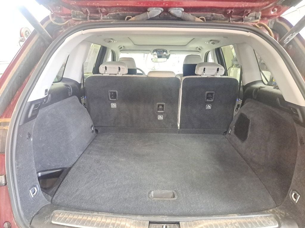 2023 Jeep Grand Cherokee Overland w/Rear Seat Video Pkg
