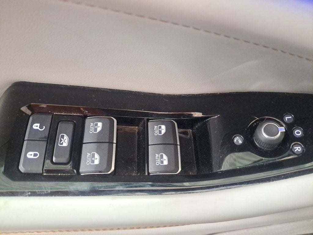 2023 Jeep Grand Cherokee Overland w/Rear Seat Video Pkg