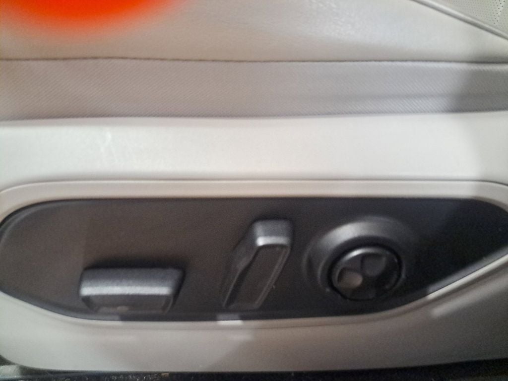2023 Jeep Grand Cherokee Overland w/Rear Seat Video Pkg