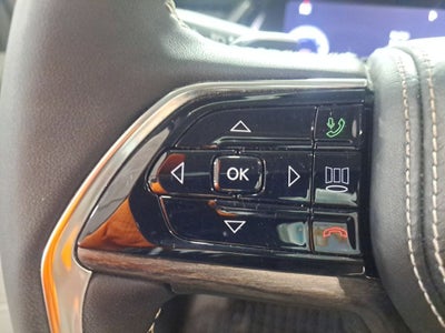 2023 Jeep Grand Cherokee Overland w/Rear Seat Video Pkg