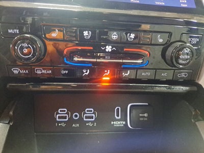 2023 Jeep Grand Cherokee Overland w/Rear Seat Video Pkg