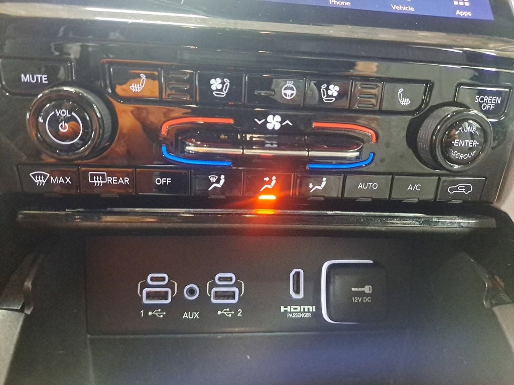 2023 Jeep Grand Cherokee Overland w/Rear Seat Video Pkg