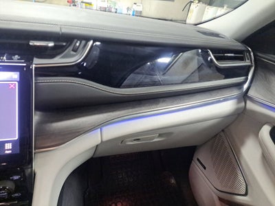 2023 Jeep Grand Cherokee Overland w/Rear Seat Video Pkg