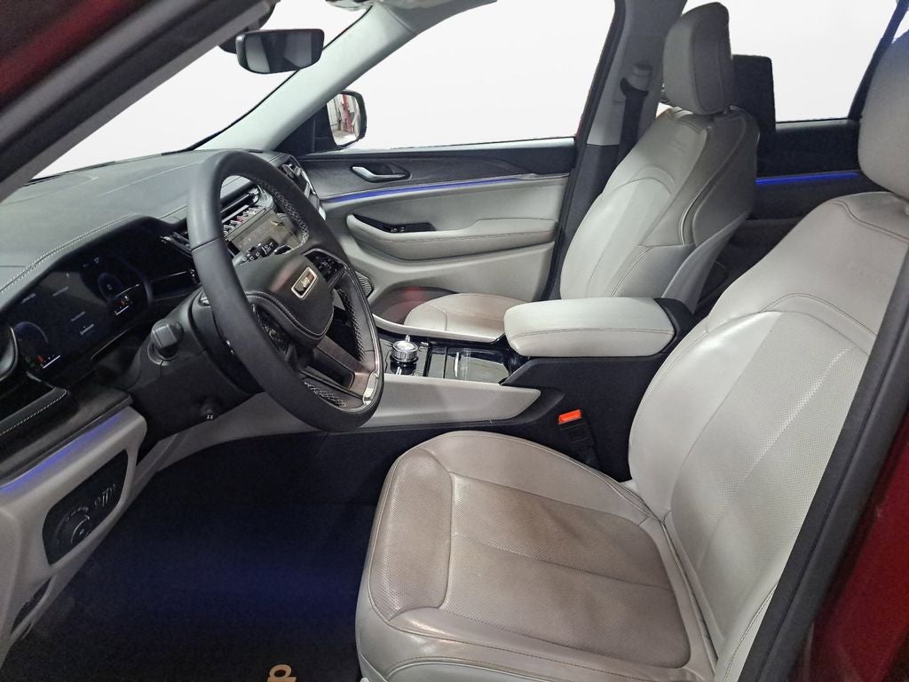 2023 Jeep Grand Cherokee Overland w/Rear Seat Video Pkg