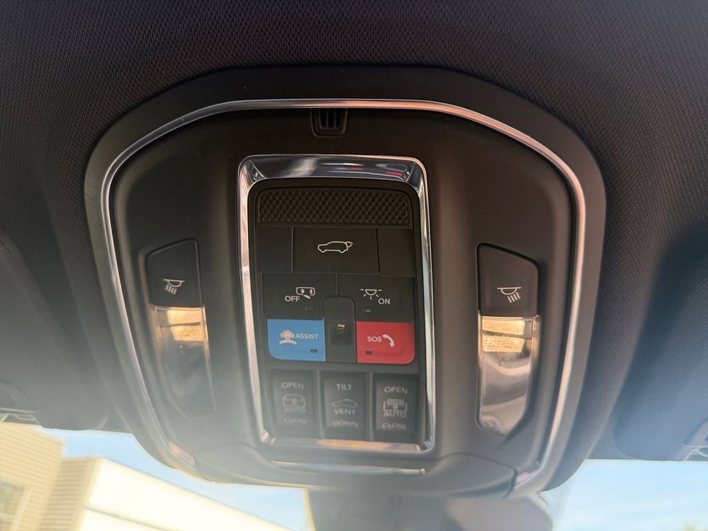 2024 Jeep Grand Cherokee L Limited Luxury Tech II w/Dual Pane Pano Roof