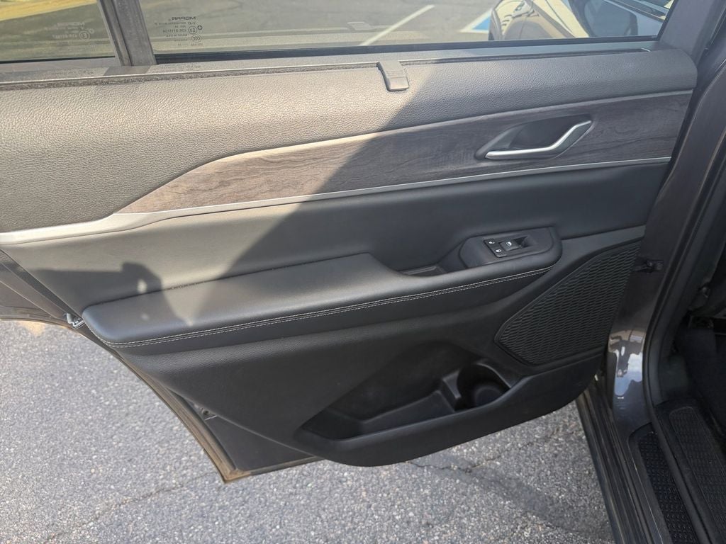 2024 Jeep Grand Cherokee L Limited Luxury Tech II w/Dual Pane Pano Roof