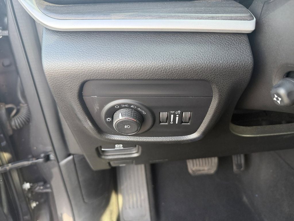 2024 Jeep Grand Cherokee L Limited Luxury Tech II w/Dual Pane Pano Roof