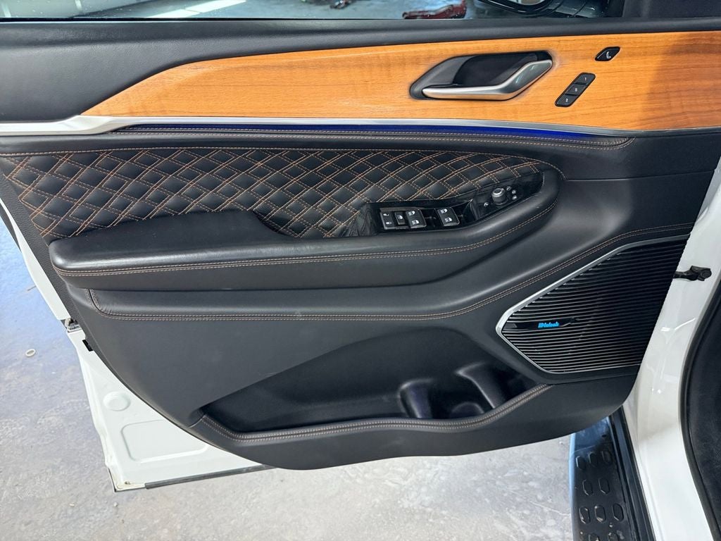 2021 Jeep Grand Cherokee L Summit w/Advanced & Luxury Tech Pkgs