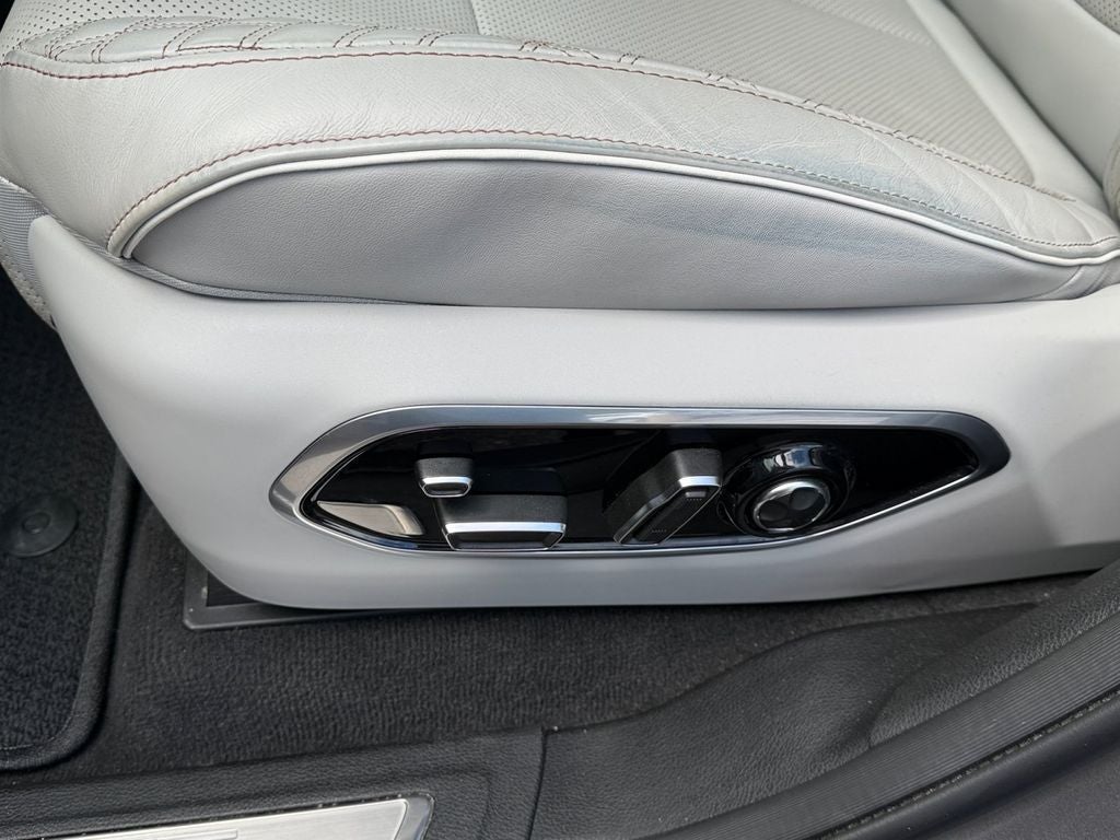2022 Jeep Grand Cherokee L Summit w/Tech & Luxury Pkgs