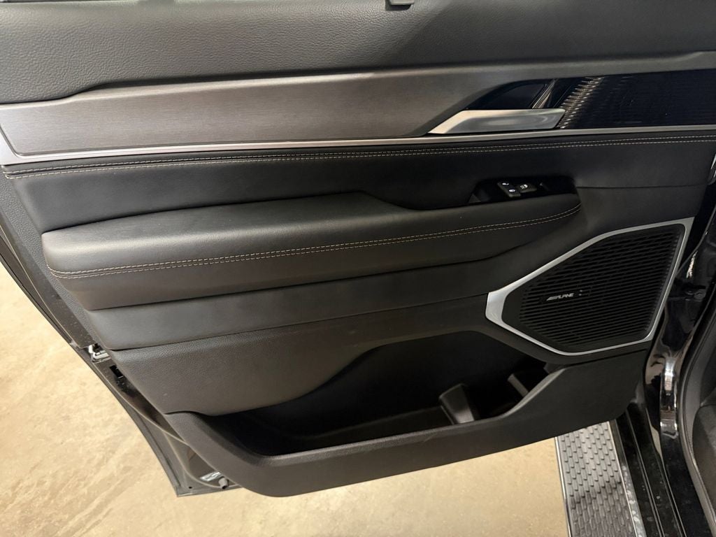 2025 Jeep Wagoneer L Series III