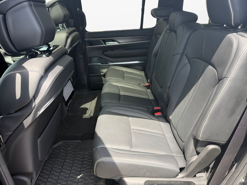 2023 Jeep Grand Wagoneer Series II w/Massaging Front Seats & 3 Panel Sun Ro