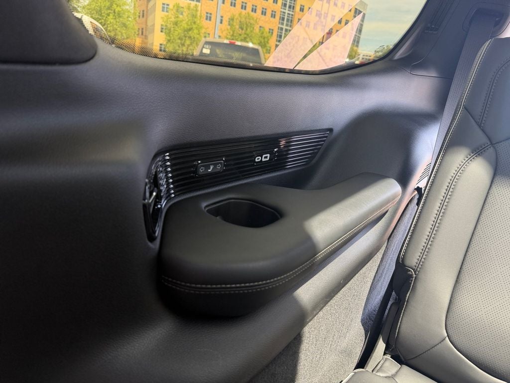 2023 Jeep Grand Wagoneer Series II w/Massaging Front Seats & 3 Panel Sun Ro