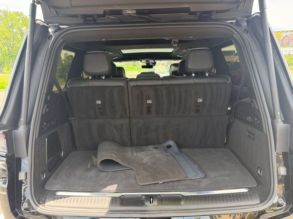 2023 Jeep Grand Wagoneer Series II w/Massaging Front Seats & 3 Panel Sun Ro