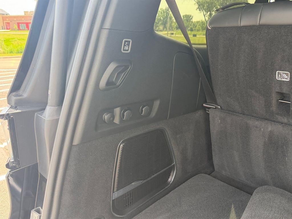 2023 Jeep Grand Wagoneer Series II w/Massaging Front Seats & 3 Panel Sun Ro