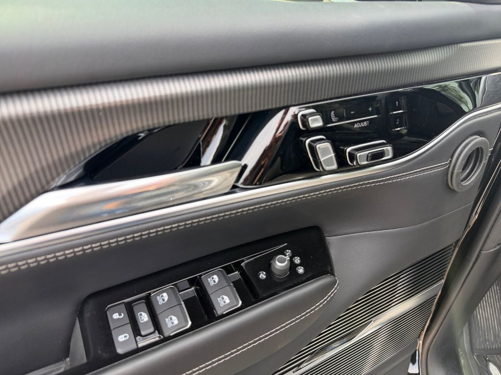2023 Jeep Grand Wagoneer Series II w/Massaging Front Seats & 3 Panel Sun Ro