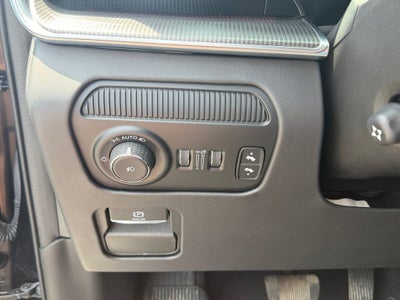 2023 Jeep Grand Wagoneer Series II w/Massaging Front Seats & 3 Panel Sun Ro