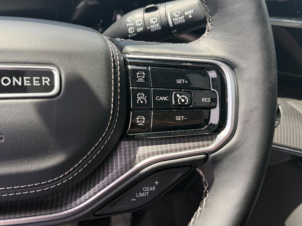 2023 Jeep Grand Wagoneer Series II w/Massaging Front Seats & 3 Panel Sun Ro