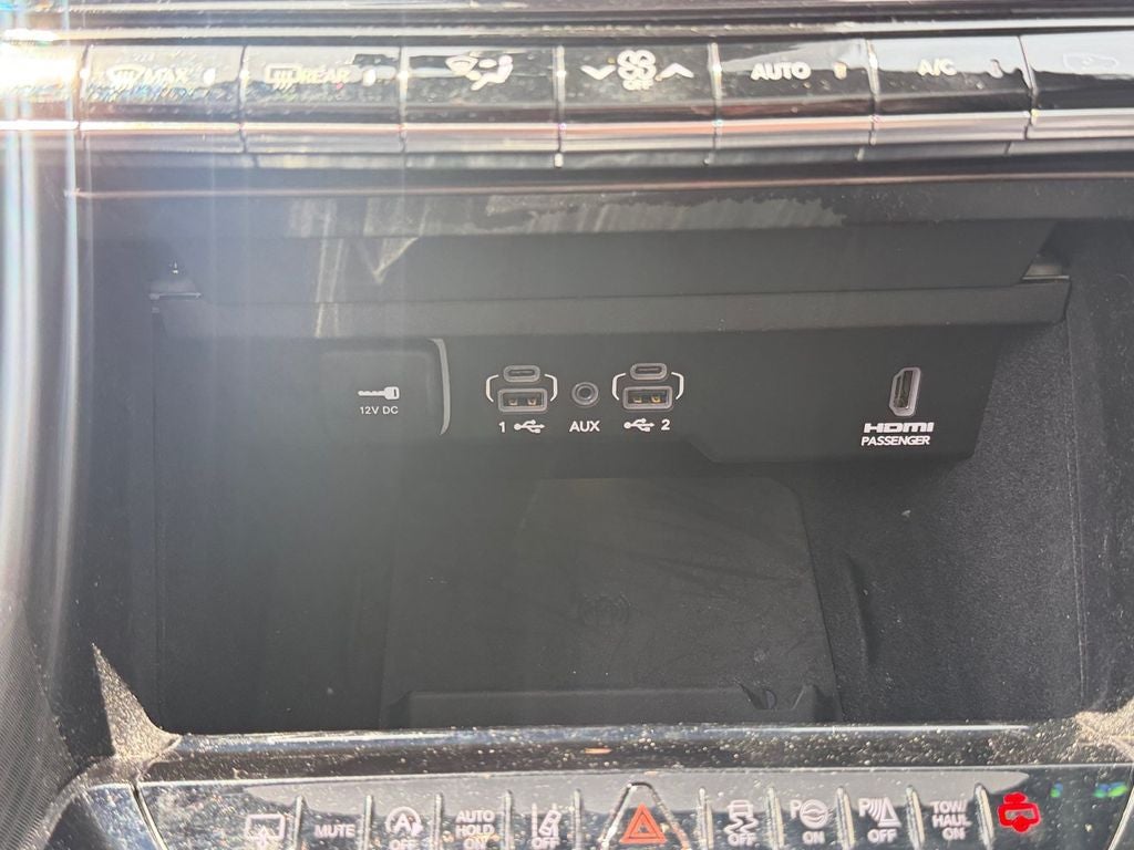 2023 Jeep Grand Wagoneer Series II w/Massaging Front Seats & 3 Panel Sun Ro