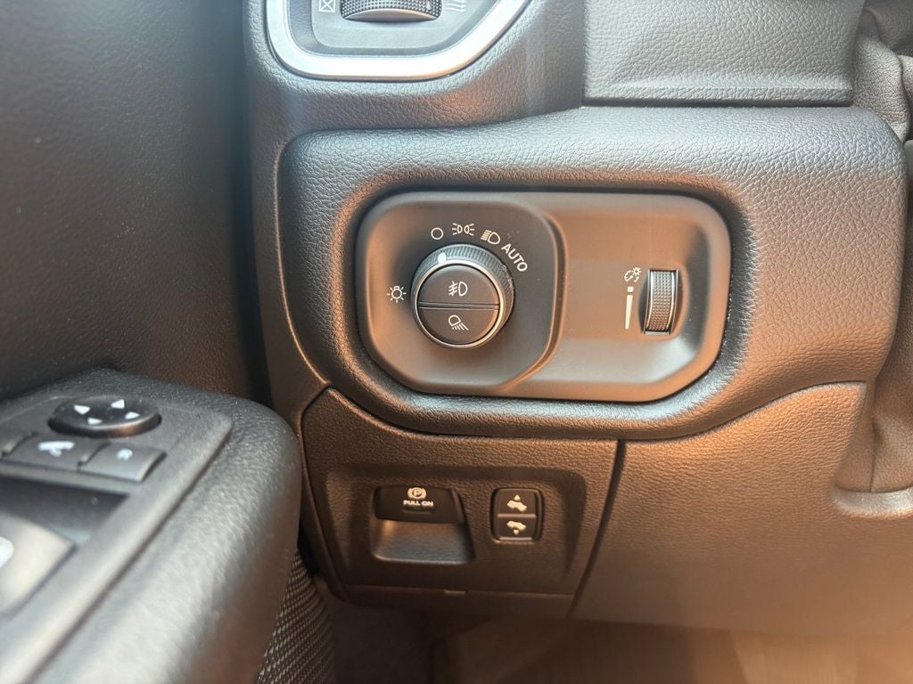 2021 RAM 1500 Big Horn/Lone Star w/Sport Appearance