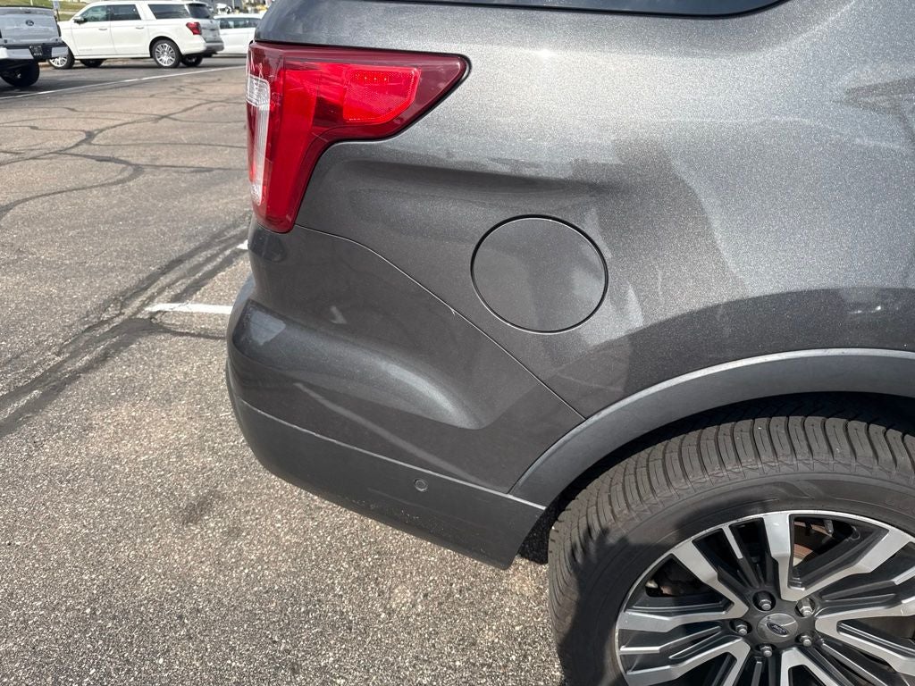 2016 Ford Explorer Platinum /Rear DVD Headrests