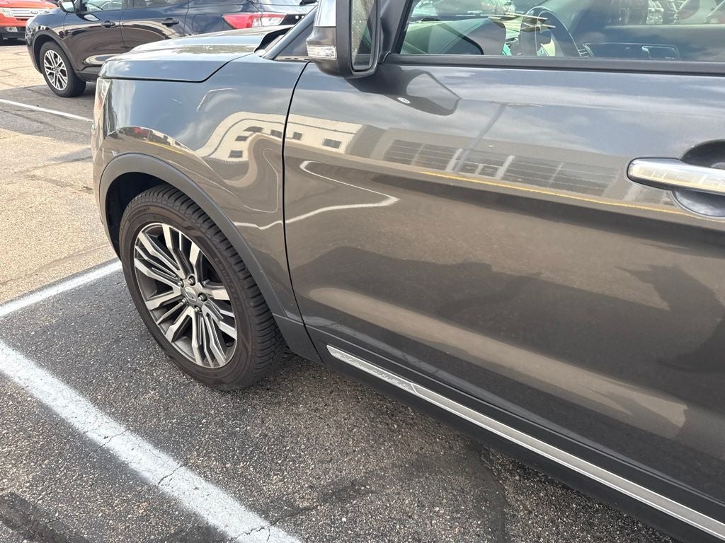 2016 Ford Explorer Platinum /Rear DVD Headrests