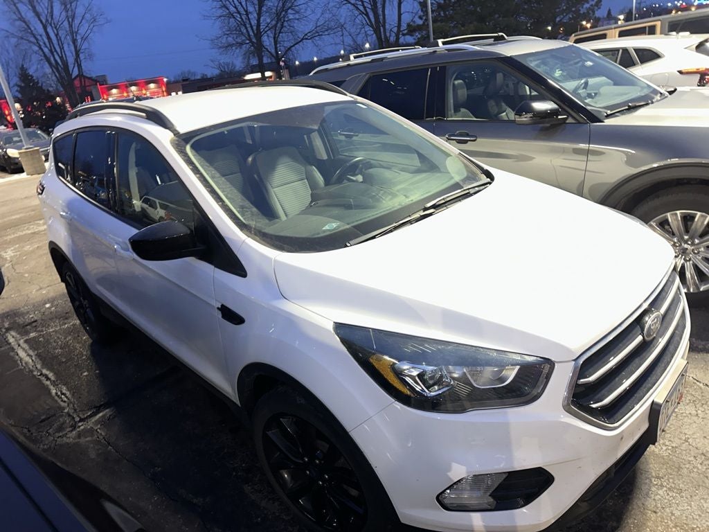 2019 Ford Escape SE w/ SE Sports Package