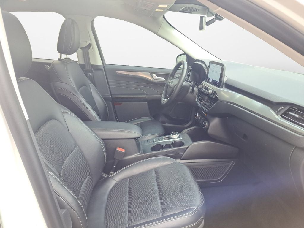 2022 Ford Escape Titanium w/Panoramic Roof