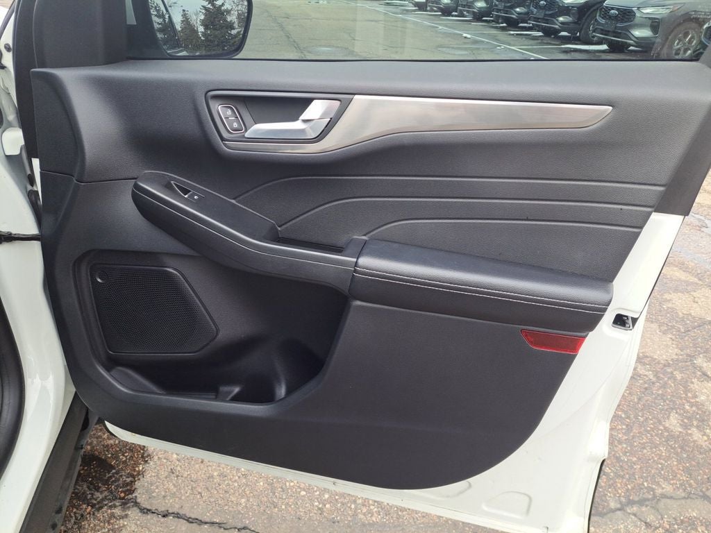 2022 Ford Escape Titanium w/Panoramic Roof