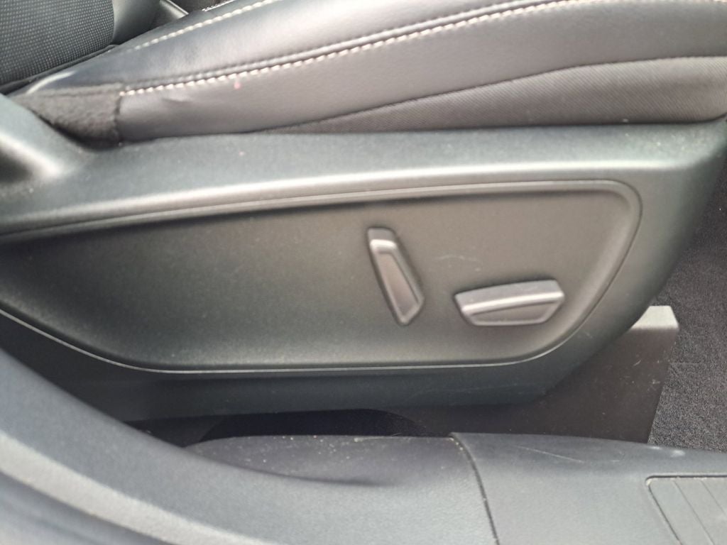 2022 Ford Escape Titanium w/Panoramic Roof