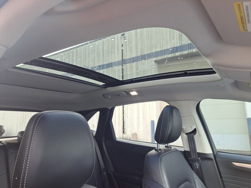 2022 Ford Escape Titanium w/Panoramic Roof
