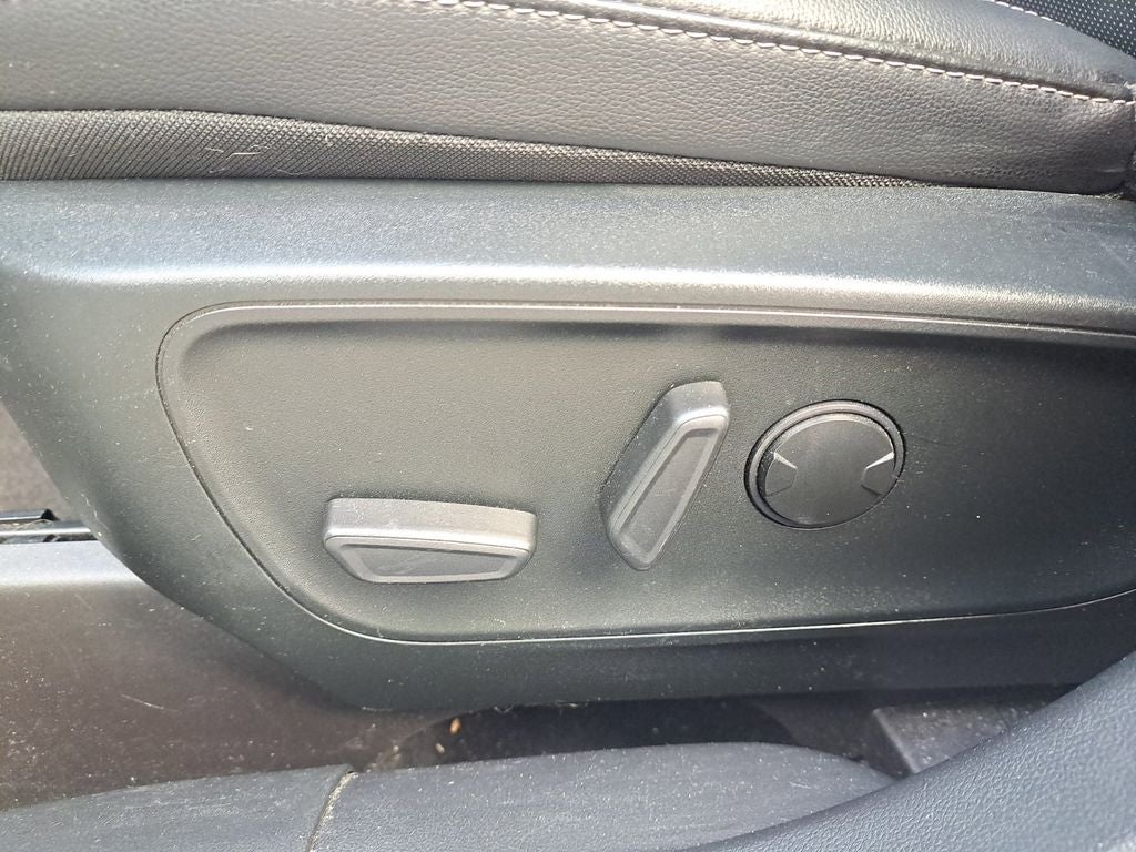 2022 Ford Escape Titanium w/Panoramic Roof