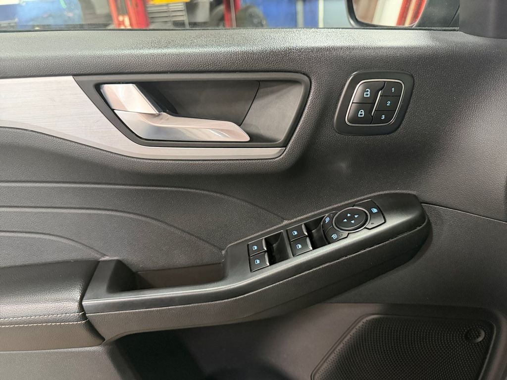2025 Ford Escape Platinum