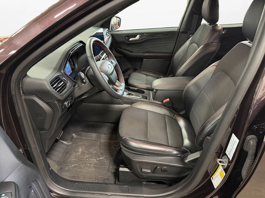 2023 Ford Escape ST-Line w/Cold Weather & Tech Pkg1