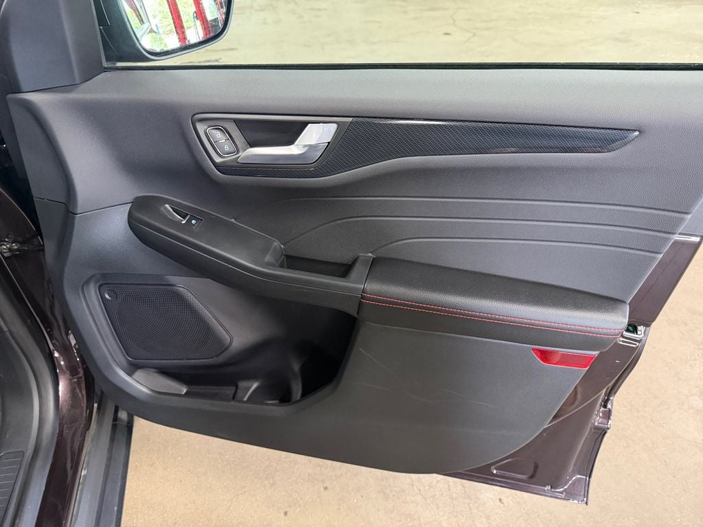 2023 Ford Escape ST-Line w/Cold Weather & Tech Pkg1