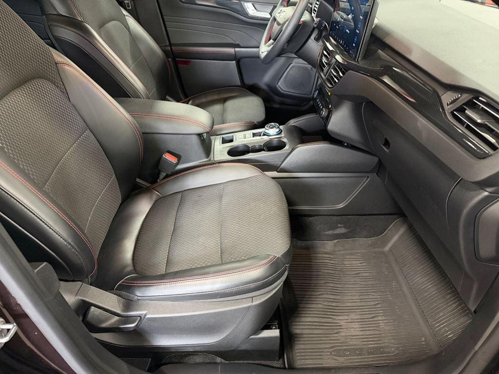 2023 Ford Escape ST-Line w/Cold Weather & Tech Pkg1