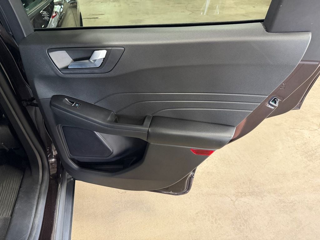 2023 Ford Escape ST-Line w/Cold Weather & Tech Pkg1