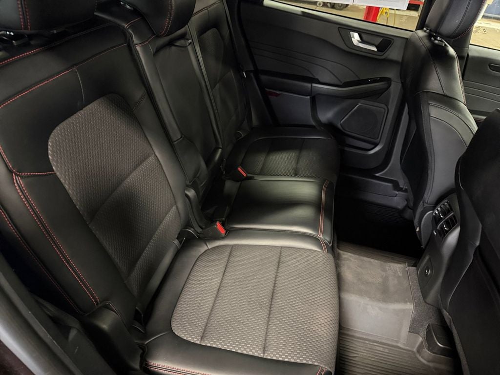 2023 Ford Escape ST-Line w/Cold Weather & Tech Pkg1