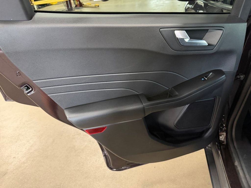 2023 Ford Escape ST-Line w/Cold Weather & Tech Pkg1