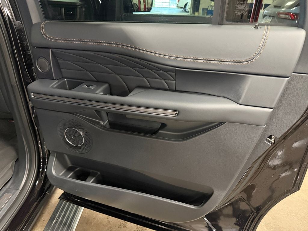 2024 Ford Expedition Max Platinum w/ Bluecruise & Heavy Duty Tow Pkg