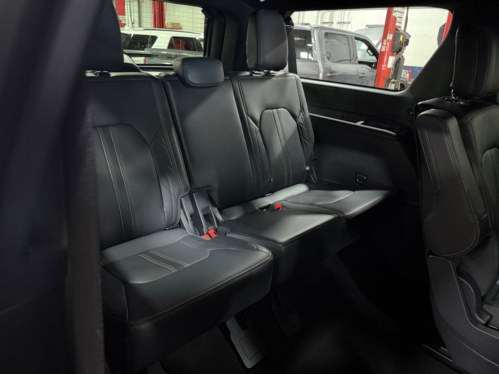 2024 Ford Expedition Max Platinum w/ Bluecruise & Heavy Duty Tow Pkg