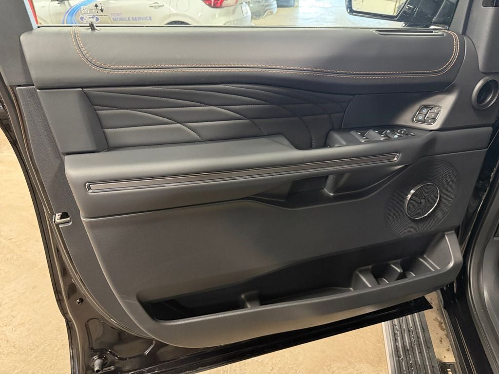 2024 Ford Expedition Max Platinum w/ Bluecruise & Heavy Duty Tow Pkg