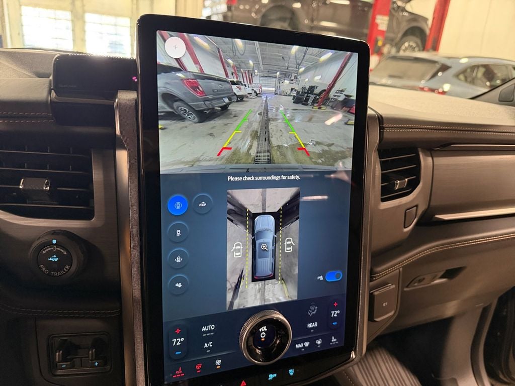 2024 Ford Expedition Max Platinum w/ Bluecruise & Heavy Duty Tow Pkg