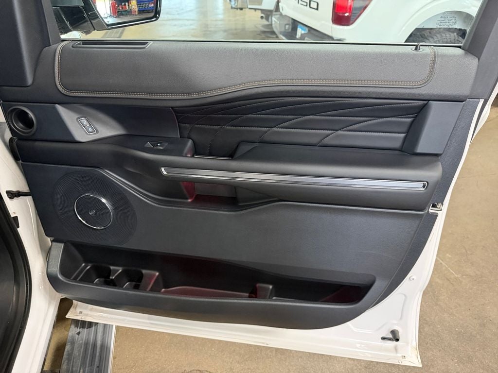 2018 Ford Expedition Max Platinum w/Drivers Assistance & Heavy Duty Tow Pkg